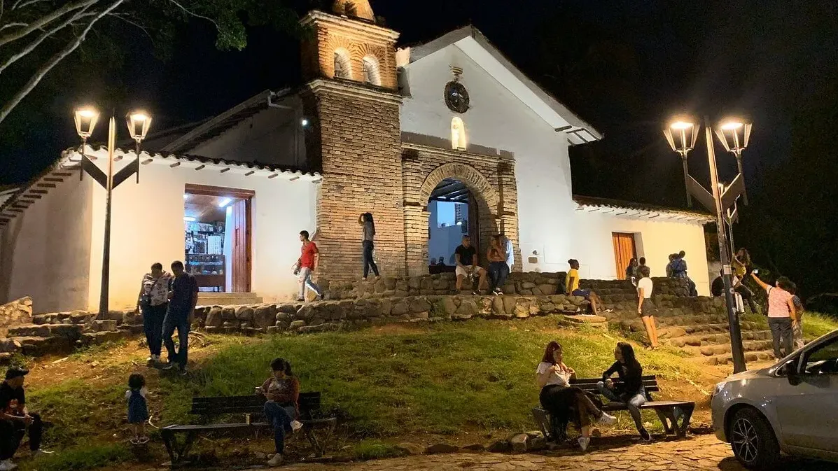 El Barrio San Antonio: Historia, Arte y Bohemia